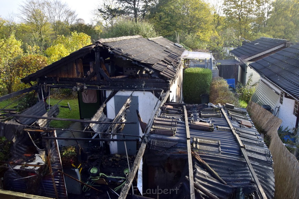 Feuer 1 brannten 3 Lauben Koeln Fuehlingen Kriegerhofstr P131.JPG - Miklos Laubert